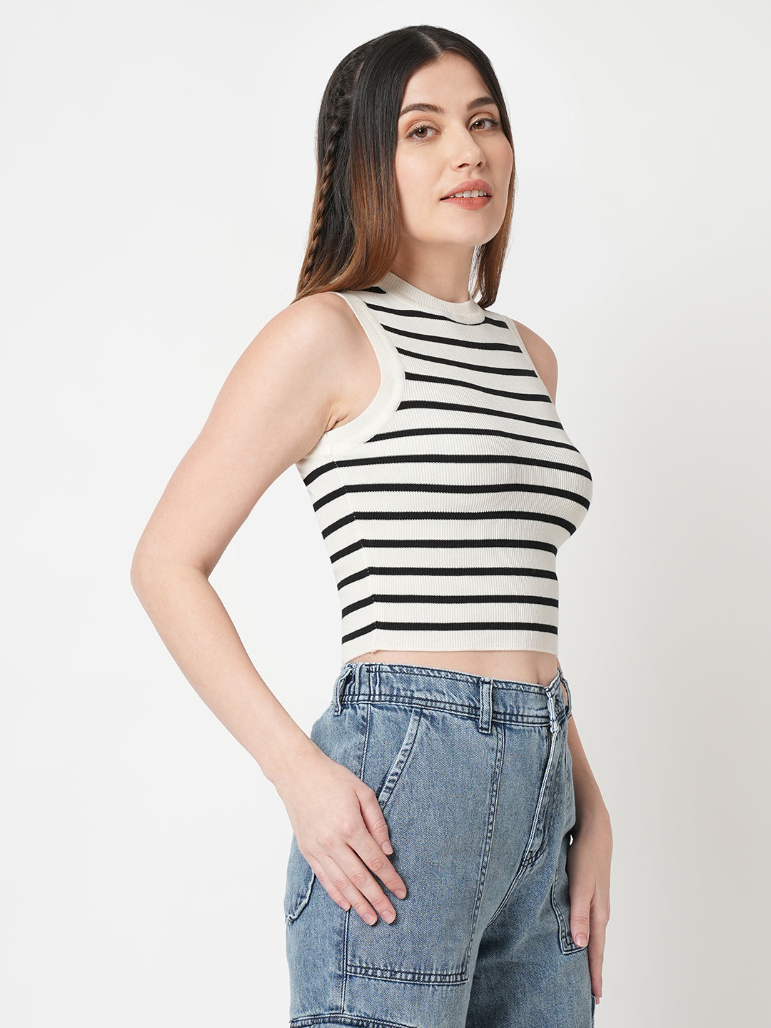 Women Solid Slim Fit Black/White Flat Knit Top